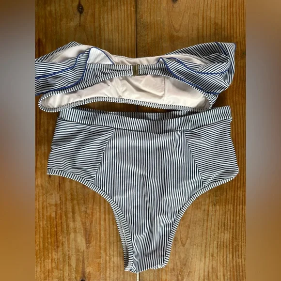 Striped Ruffle Bikini Set - Picture 5 of 10